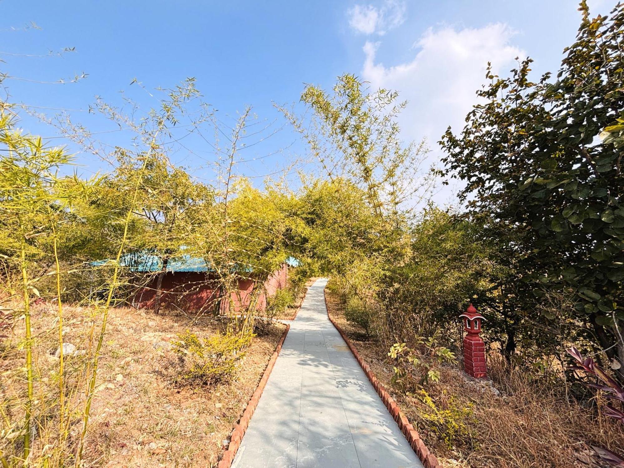 The Sky Imperial Jungle Camp Resort Кумбалгарх Екстериор снимка